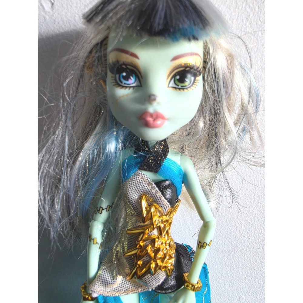 Monster High Frankie Stein 13 Wishes Haunt the Casbah Doll Gold Blue Dress G1